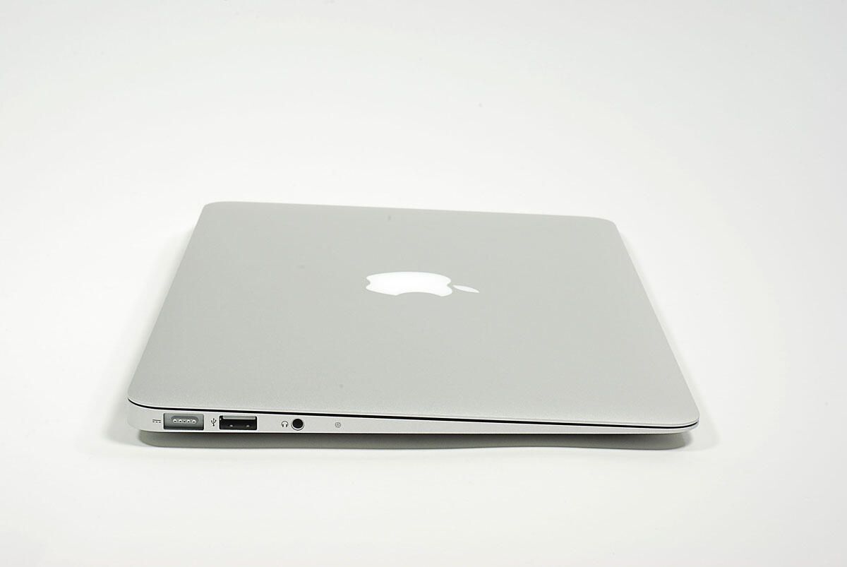 Apple MacBook Air 11" Early 2014 Intel i5 4250U 1.30GHz 4GB RAM 128GB SSD macOS Big Sur Image 1