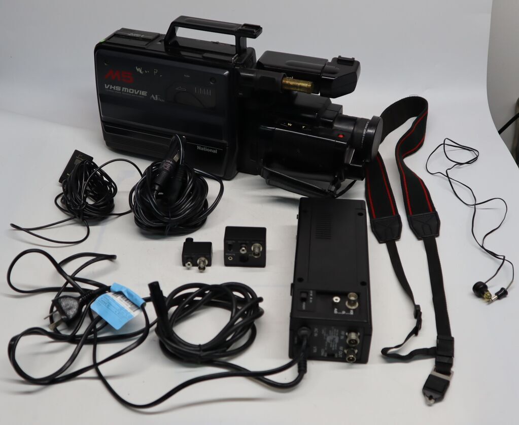 National/Panasonic NV-M5 VHS Movie Camcorder