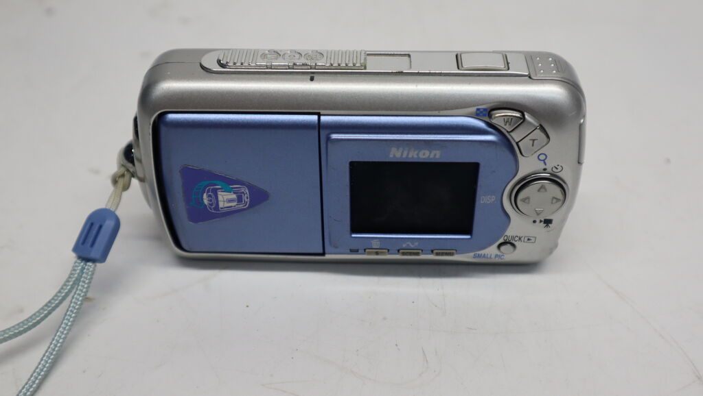Nikon Coolpix 2500 2MP Digital Camera