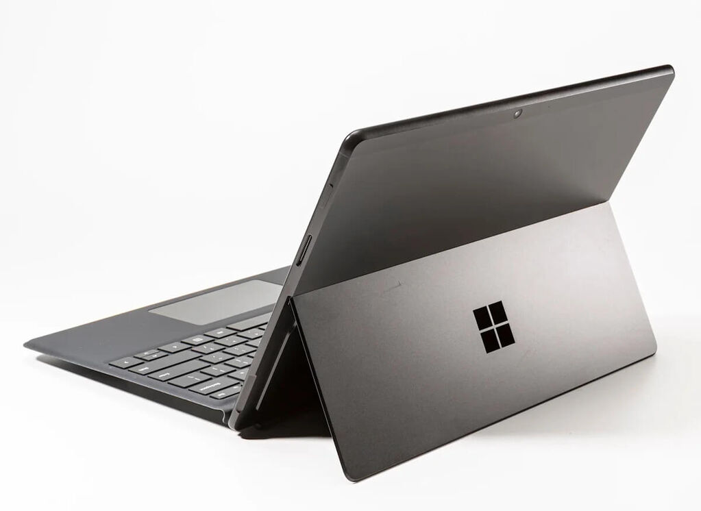 Microsoft Surface Pro X Microsoft SQ1 3.0GHz 8GB RAM 256GB SSD 13" Win 11