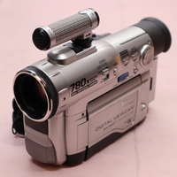 Sharp VL-WD450E PAL MiniDV Digital Video Camera Recorder w/Accessories Image 2