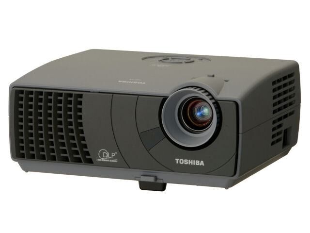 Toshiba TDP-S8 800x600 Projector SVGA 2000 Lumens - Used