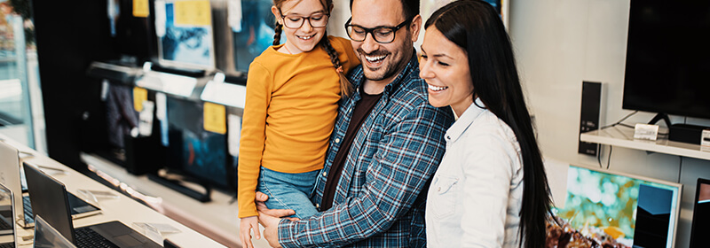 Family shopping for laptop