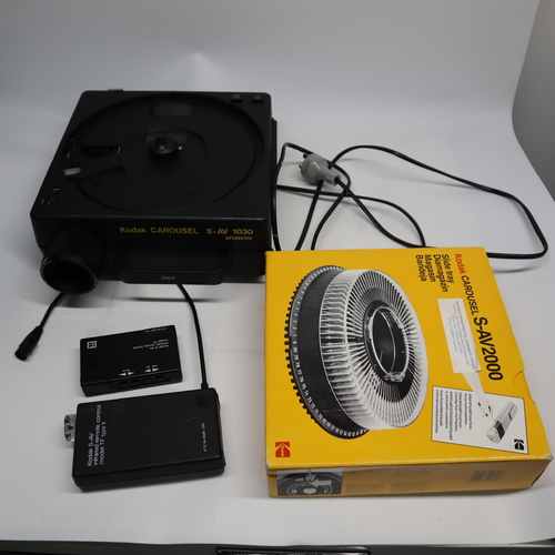 Kodak Carousel S-AV 1030 Slide Projector w/ IR Remote
